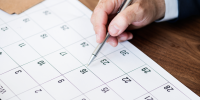 Calendário marca o dia 16 de agosto, uma das datas com feriado em capitais brasileiras — destaque para o impacto nas jornadas de trabalho.