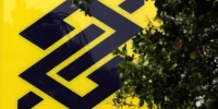 Logotipo institucional do Banco do Brasil ganha destaque em meio ao clima de instabilidade: ações BBAS3 enfrentam queda brusca após resultado decepcionante no 2T25 e sinais de deterioração na carteira agro.
