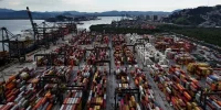Contêineres no Porto de Santos, um dos principais polos de exportação do Brasil, que pode ser duramente afetado pela nova tarifa de 50% imposta pelos Estados Unidos.